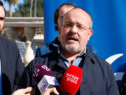 Fernández defensa que ni Sánchez ni Junqueras “es creuen el que estan negociant” sobre l’IRPF i els acusa de “trilers”