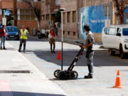 Justícia fa una prospecció al carrer Jacint Barrau de Reus per ubicar el pou d’una possible fossa franquista