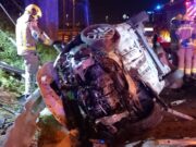 Un home ferit greu a Tarragona en bolcar el seu cotxe en aquesta transitada rotonda