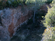 Una desena de doctorands en geologia visiten la falla del Camp i exploren com comunicar sobre risc sísmic a la població