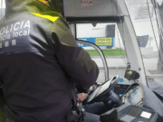 La Policia Local de Torredembarra prohibeix la sortida d’autocars amb ITV caducada per a una excursió escolar