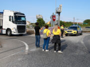 Una trentena de docents fan talls intermitents a l’N-240 davant una “lluita prolongada” de la comunitat educativa
