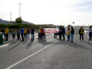 Una trentena de docents fan talls intermitents a l’N-240 davant una “lluita prolongada” de la comunitat educativa
