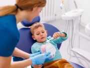 Odontopediatria, quan començar i què evitar