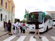 Queixes, resignació i enuig entre els usuaris de l’R13 a l’estació de Valls en el primer dia de tall per obres