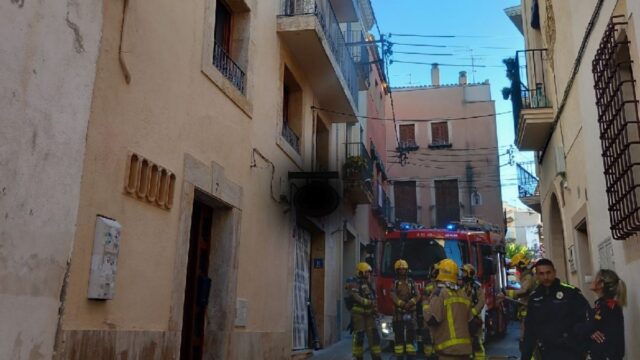 Imatge de l'exterior de l'habitatge incendiat (Bombers)