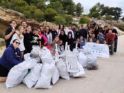 Més de 137 kg de residus recollits en la jornada de neteja al Roquer de Torredembarra