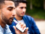Els pneumòlegs adverteixen de lesions pulmonars associades al vapeig